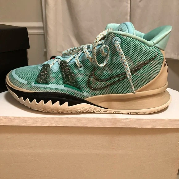 Nike Kyrie 7 Copa size 10